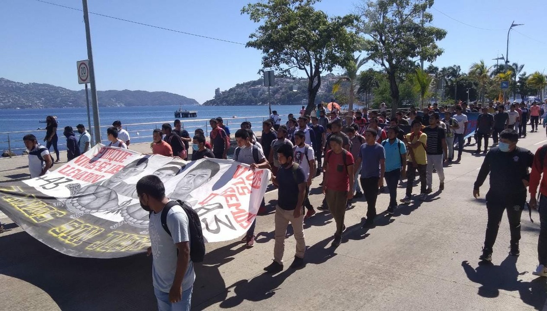 Normalistas de Ayotzinapa harán marcha mañana en Acapulco
