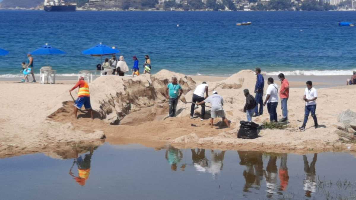 Denuncian vertimiento de cloro en canal pluvial de Acapulco
