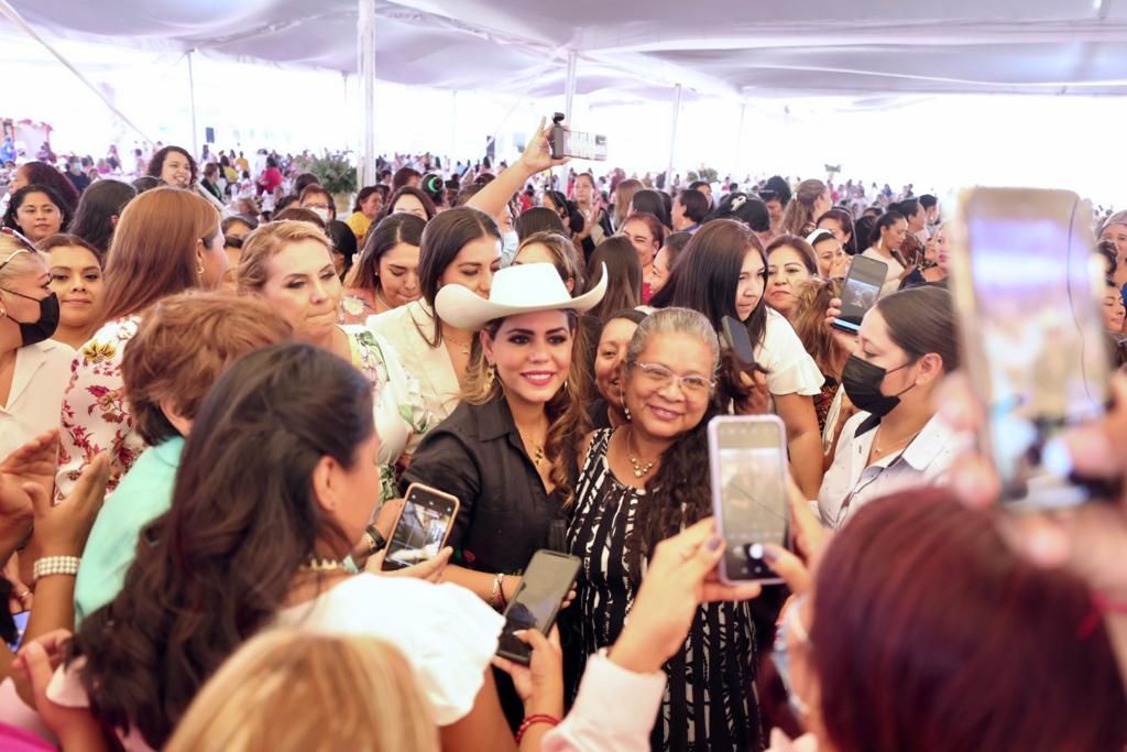 Celebra Evelyn Salgado el “Día de las Madres” con trabajadoras del Gobierno del Estado￼
