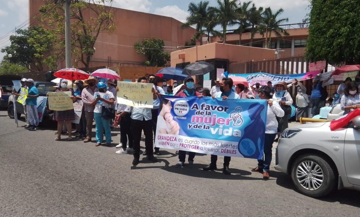 Grupos «provida» protestan contra la legalización del aborto en Guerrero