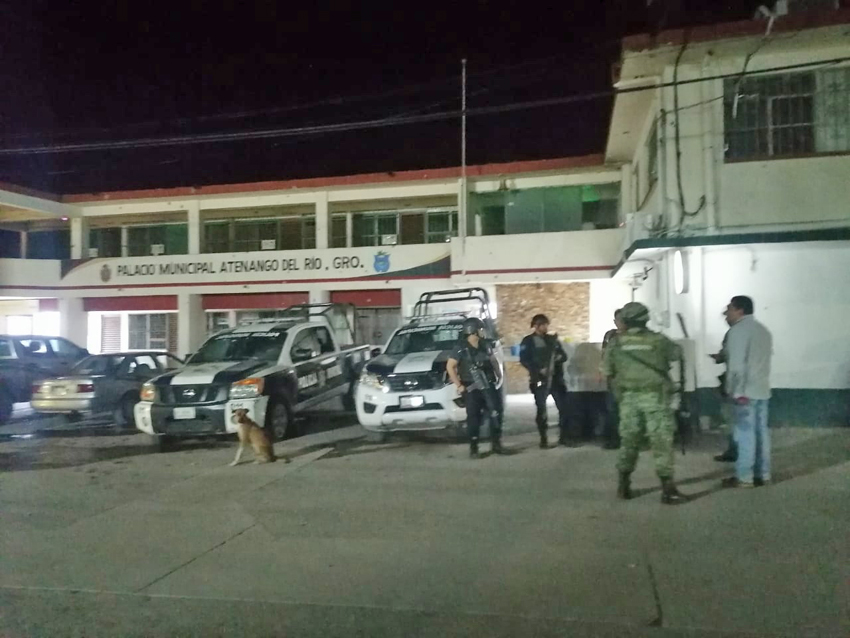 “Cartel de la sierra” acusa al alcalde morenista de Atenango de proteger criminales