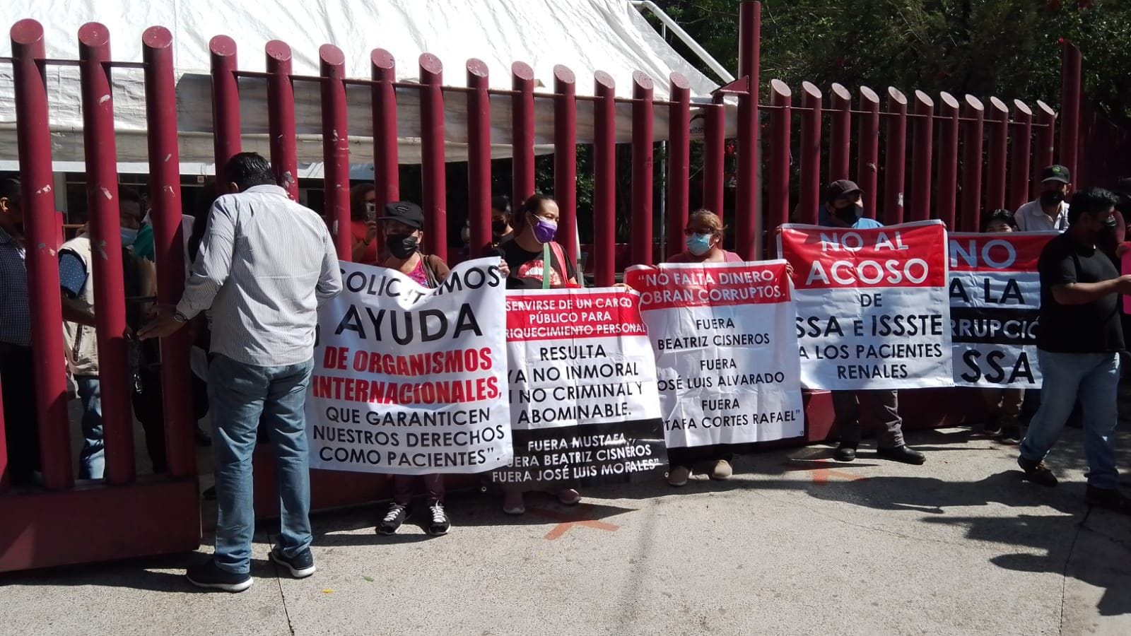 Cierran pacientes de hemodiálisis clínica del ISSSTE en Chilpancingo