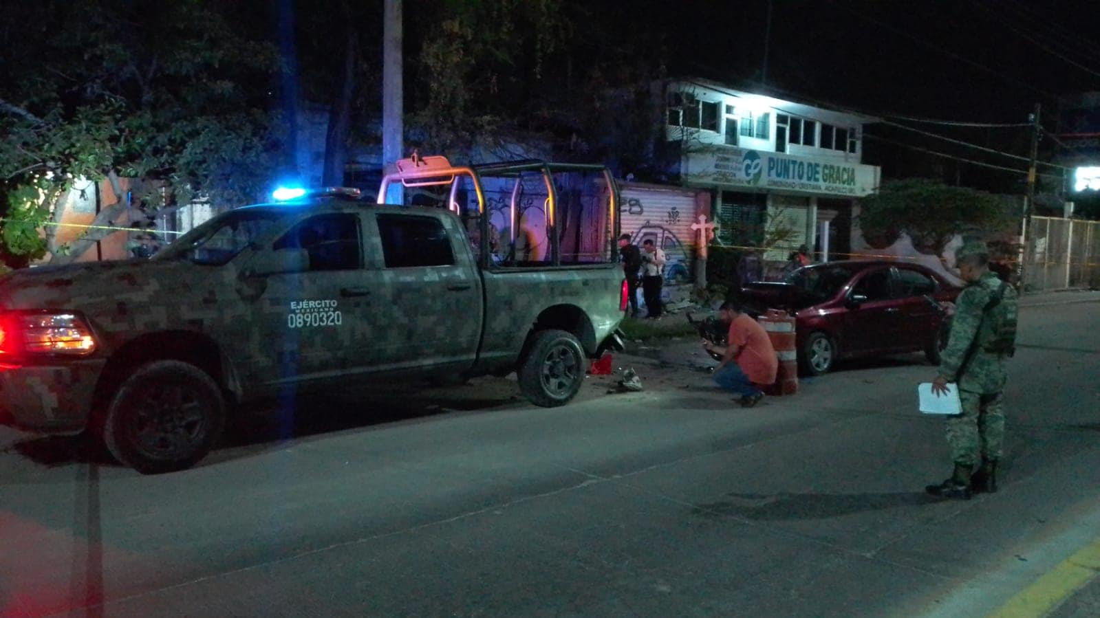 Hombre ebrio choca con camioneta del Ejército en Acapulco; muere al instante