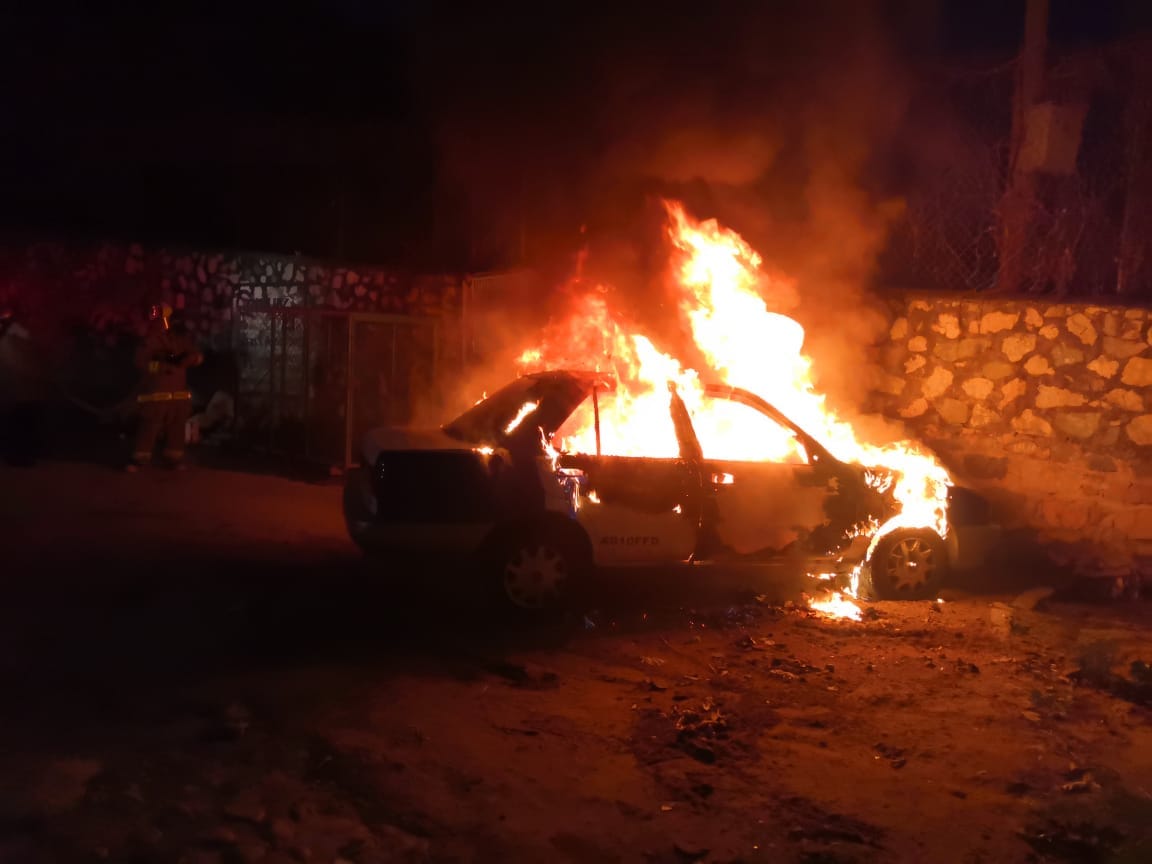 Queman dos taxis en distintos puntos de Acapulco