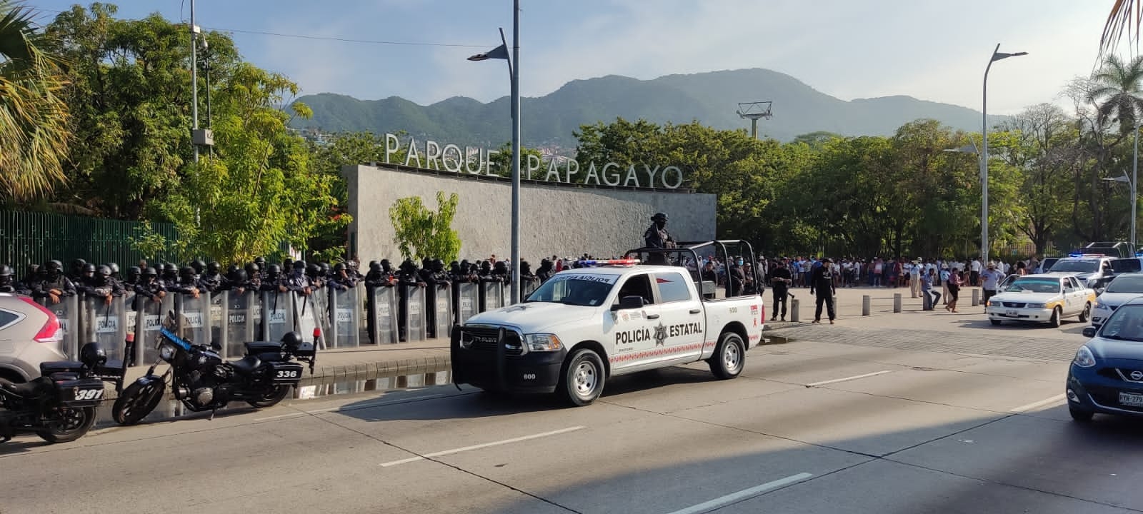 Continúan los bloqueos en Acapulco por parte de miembros de la UPOEG