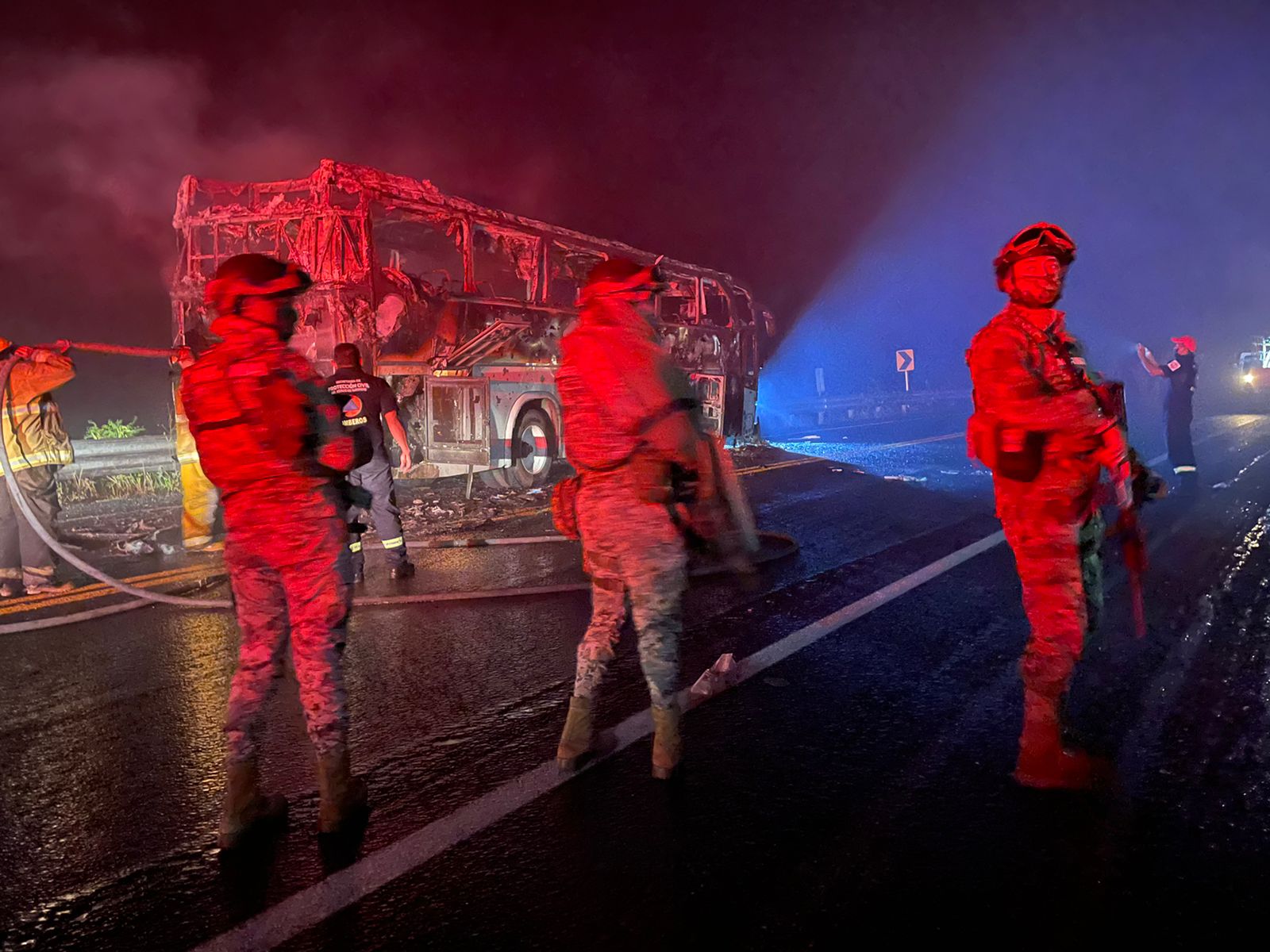 Incendian cuatro vehículos en el nuevo libramiento Chilpancingo – Tixtla