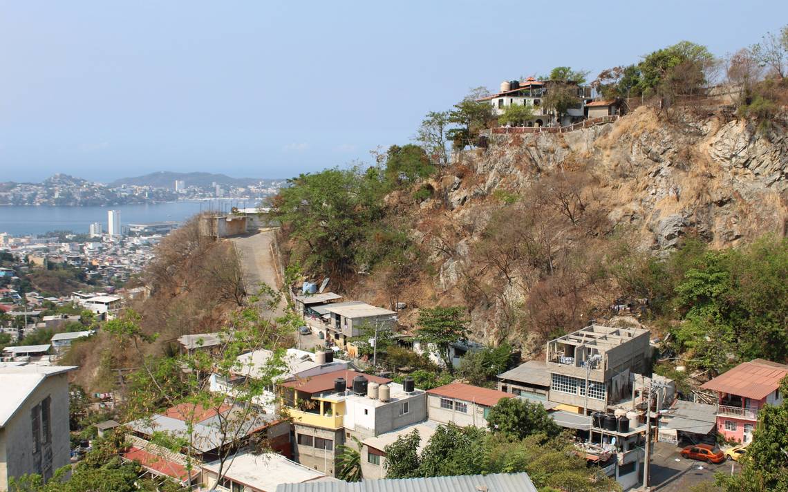 Más de 25 mil familias viven en zonas de alto riesgo en Guerrero