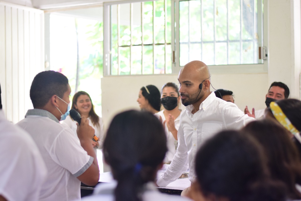 Inicia ciclo de conferencias «Diversidad Educativa» para adolescentes y jóvenes de Atoyac
