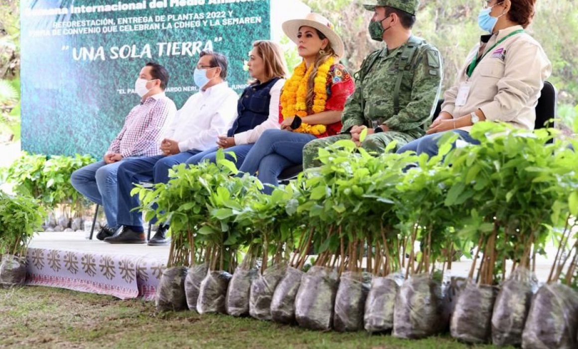 Firma la gobernadora Evelyn Salgado Pineda convenio entre la SEMAREN y Derechos Humanos