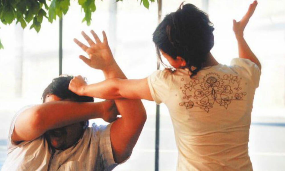 Mujer es detenida por golpear y amenazar a su marido en Chilpancingo