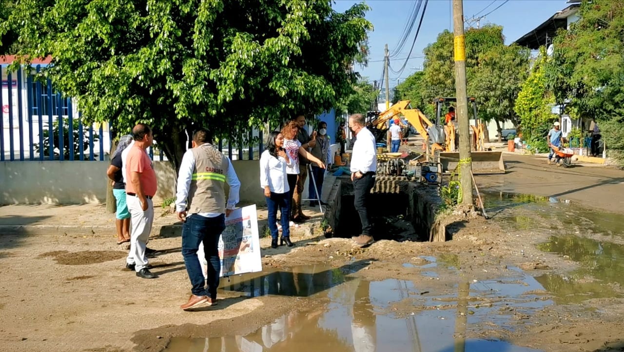 CAPASEG realiza desazolve de canal pluvial de la colonia Emiliano Zapata de Acapulco