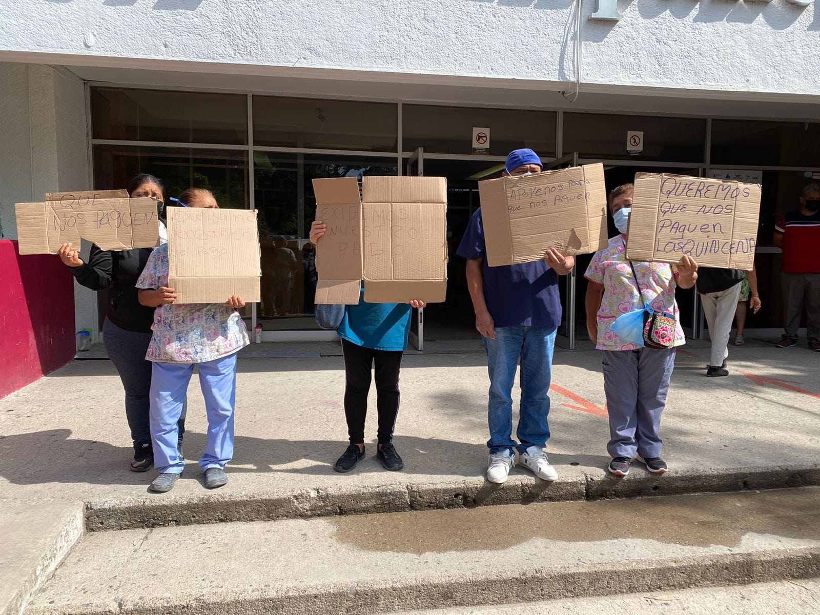Trabajadores de intendencia del ISSSTE en Guerrero paran labores por falta de pagos