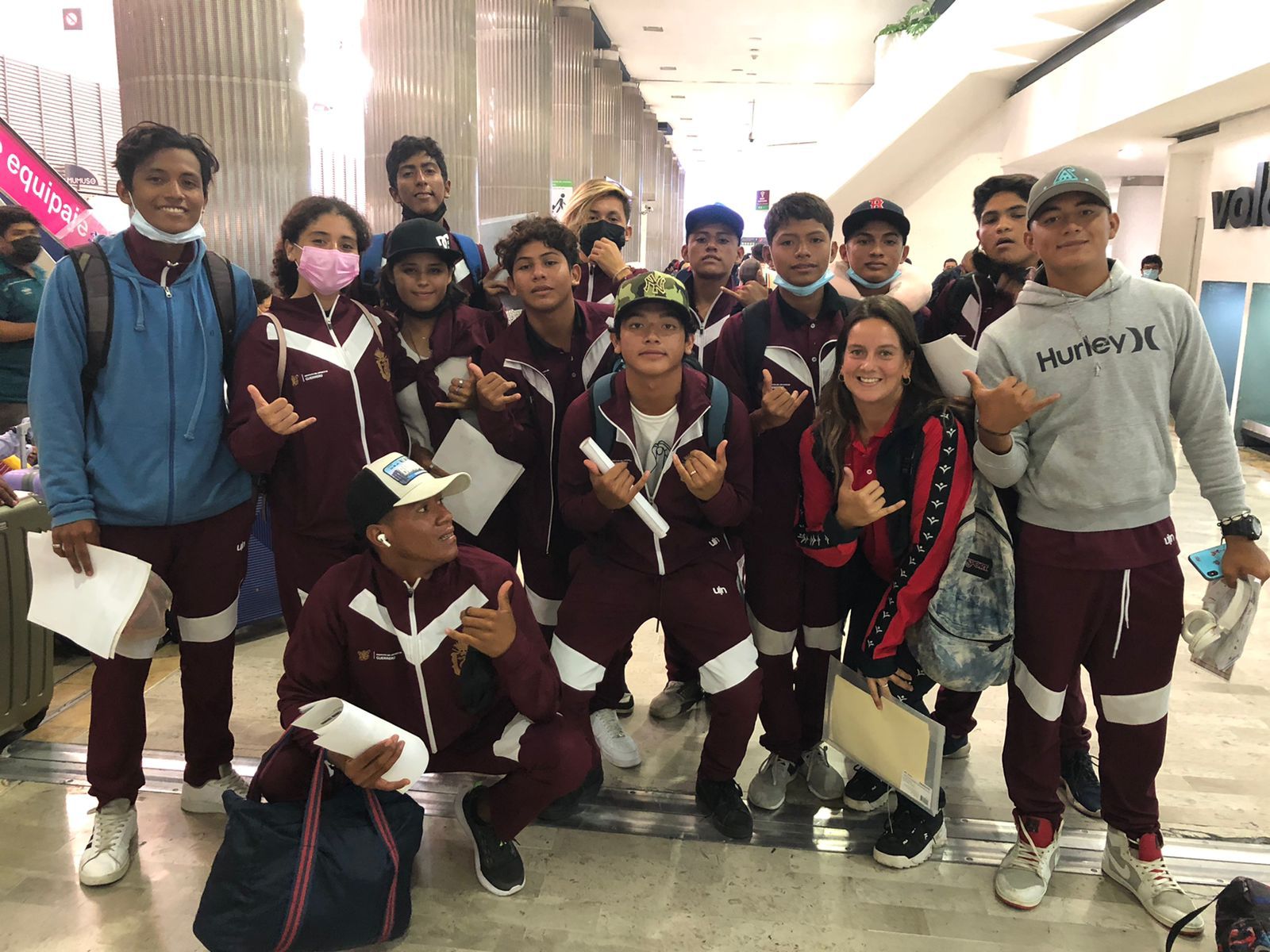 Surfistas de Guerrero viajan a la sede de los Juegos Nacionales CONADE 2022