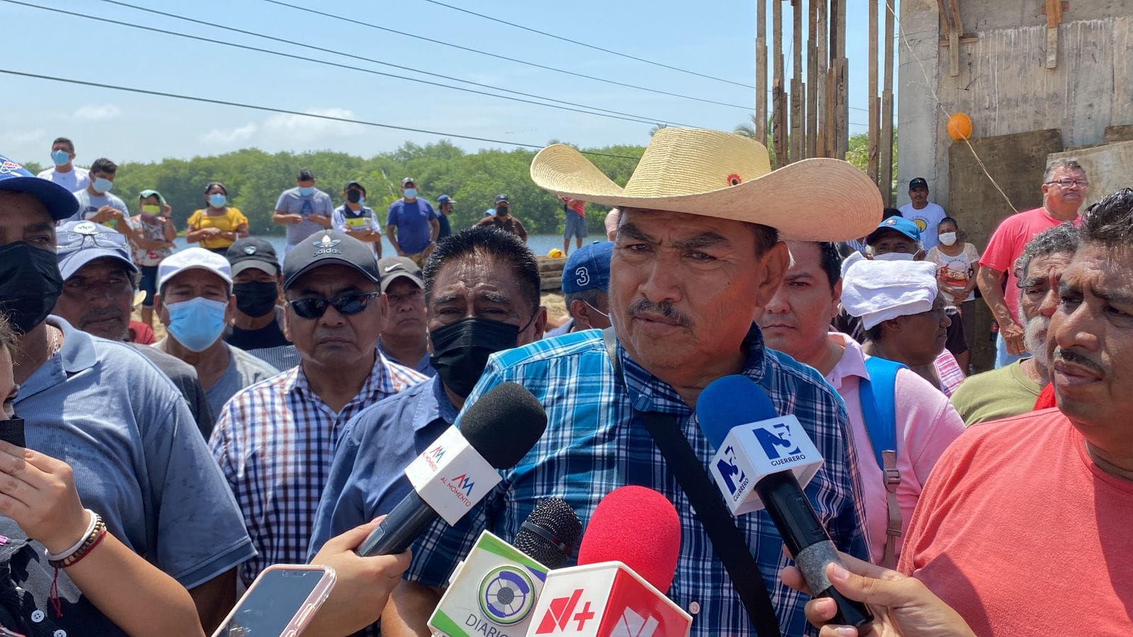 Exigen pescadores apertura de la Laguna de Barra Vieja en Acapulco