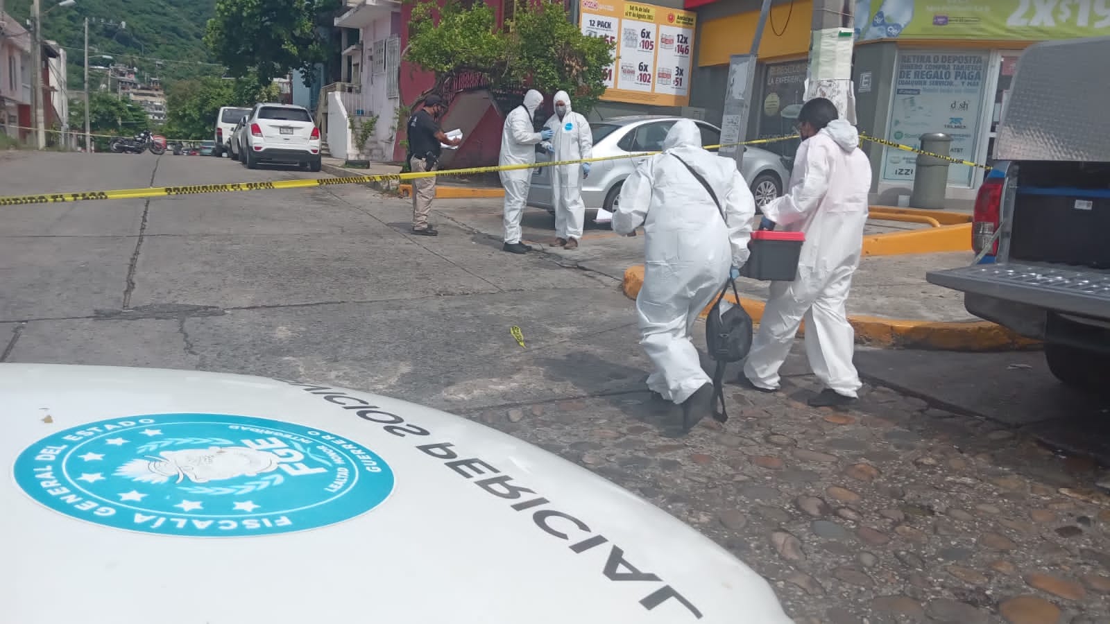 Dejan a dos hombres asesinados en la cajuela de un vehículo en colonia de Acapulco