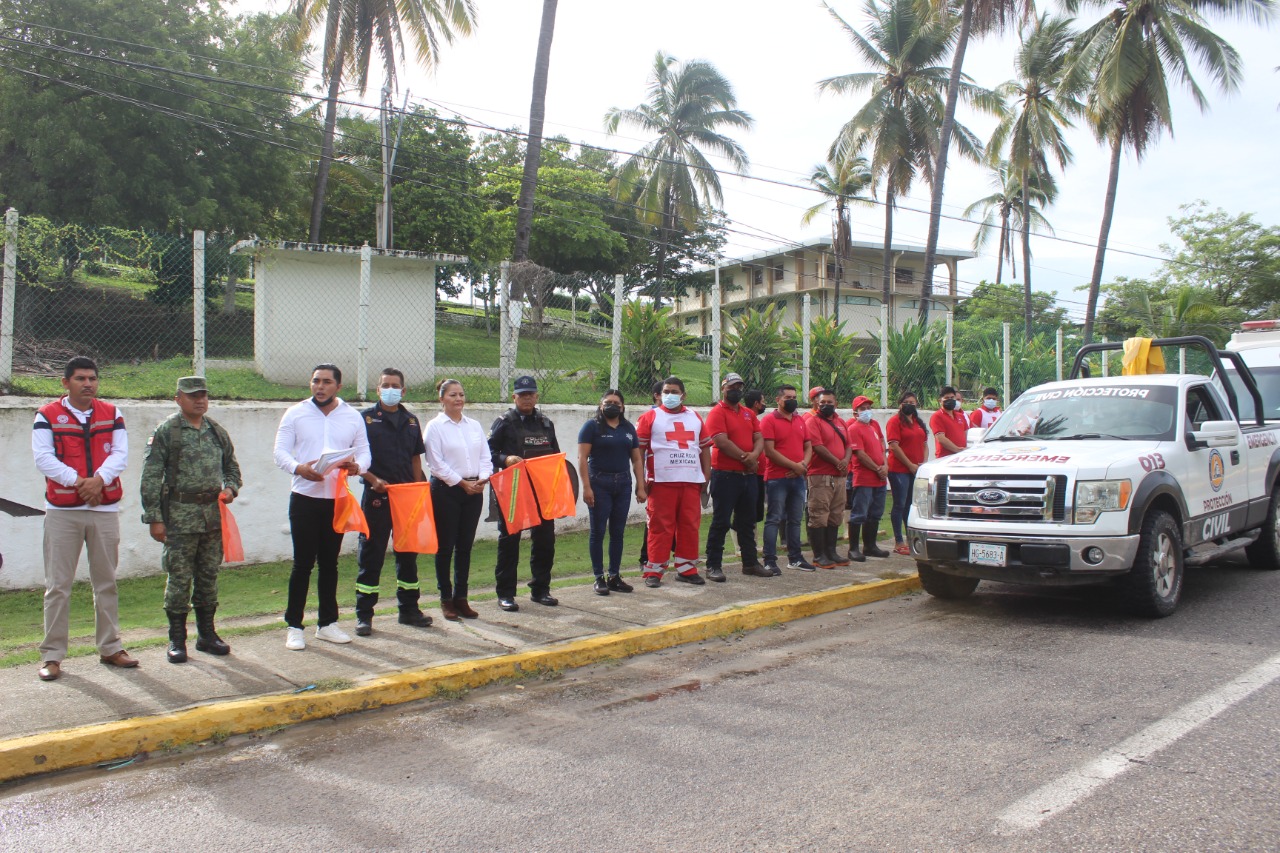 Dan banderazo a Operativo de la Temporada Vacacional de Verano en Atoyac de Álvarez