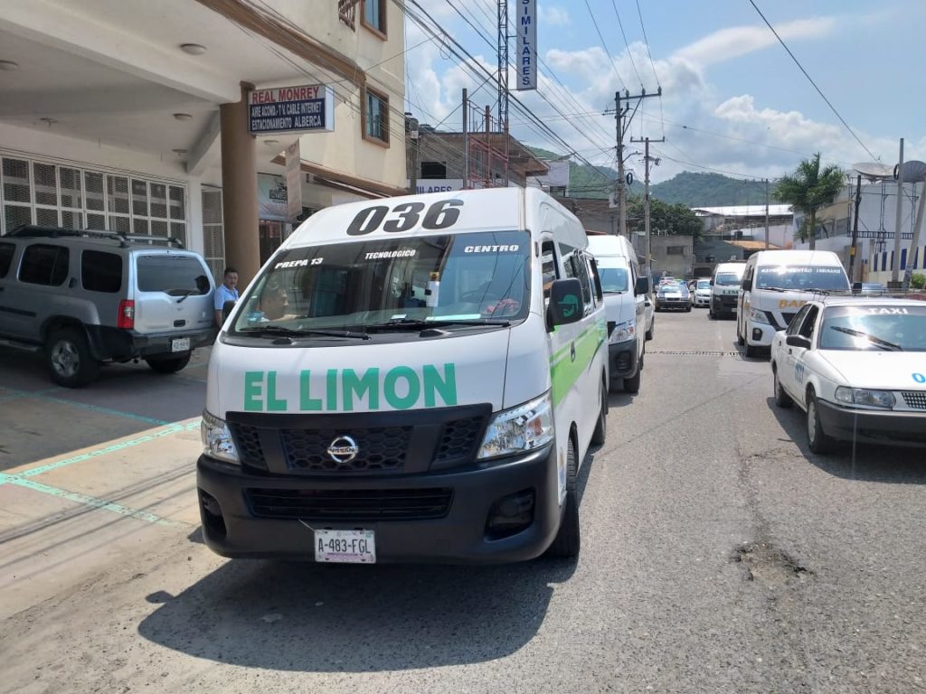 Zihuatanejo se queda sin transporte público ante violencia