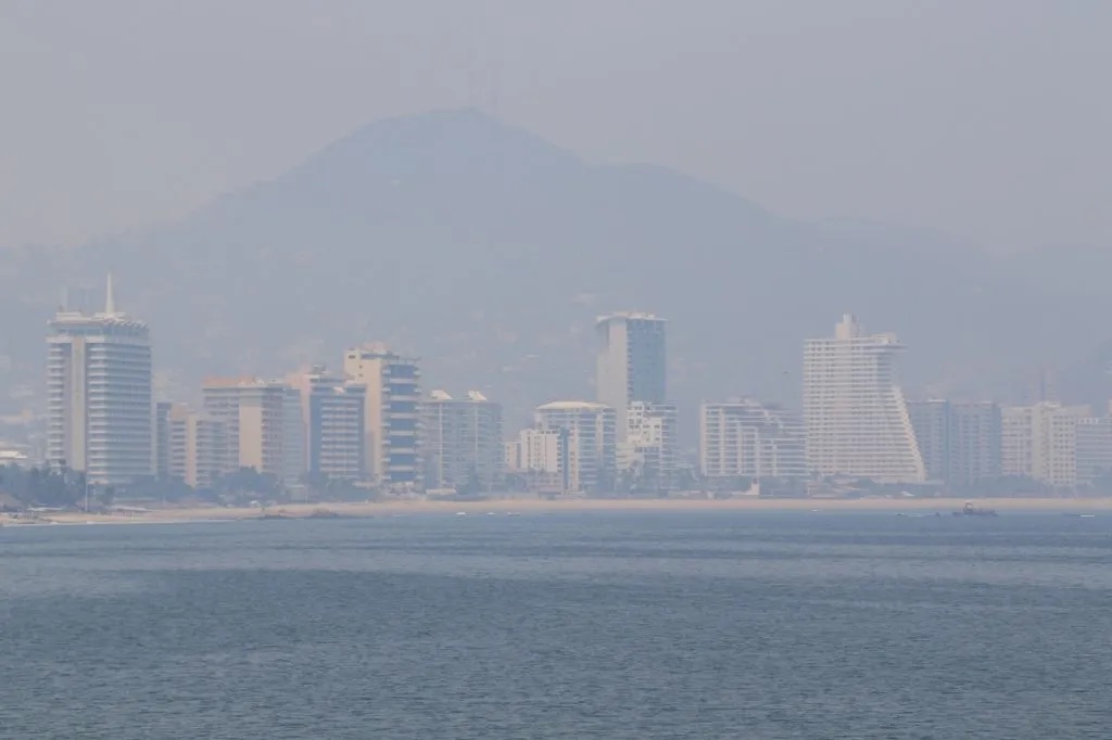 Bruma en Acapulco es generada por choque de aire frío y caliente, informa PC