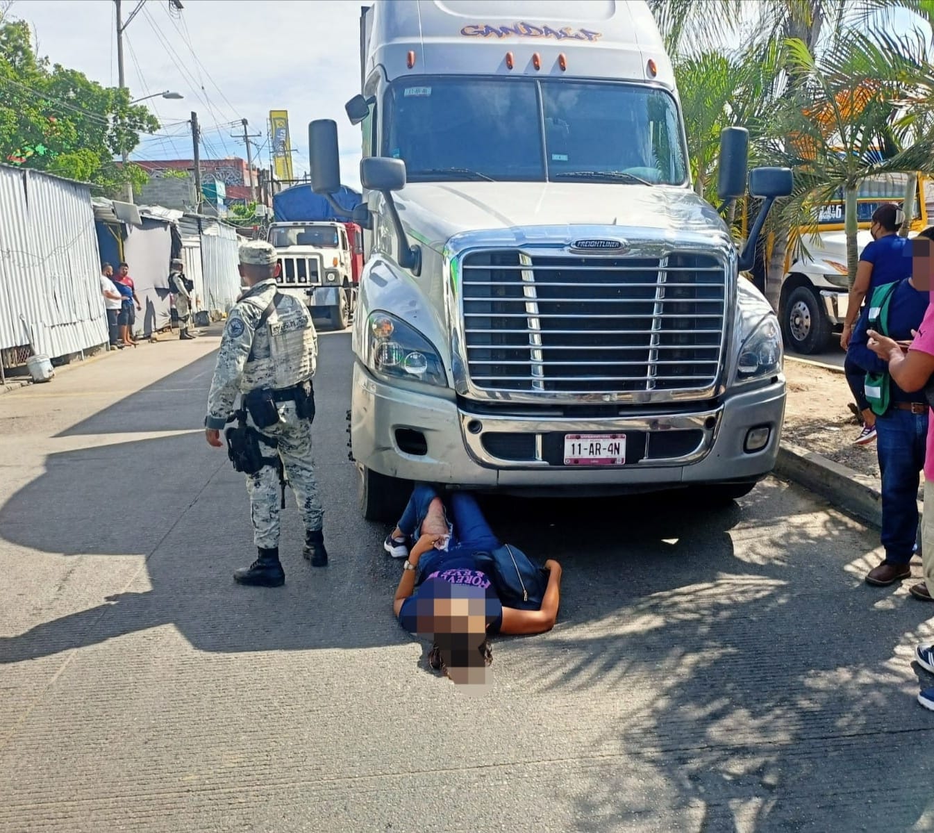 Motociclista atropella a mujer en bulevar Vicente Guerrero, en Acapulco