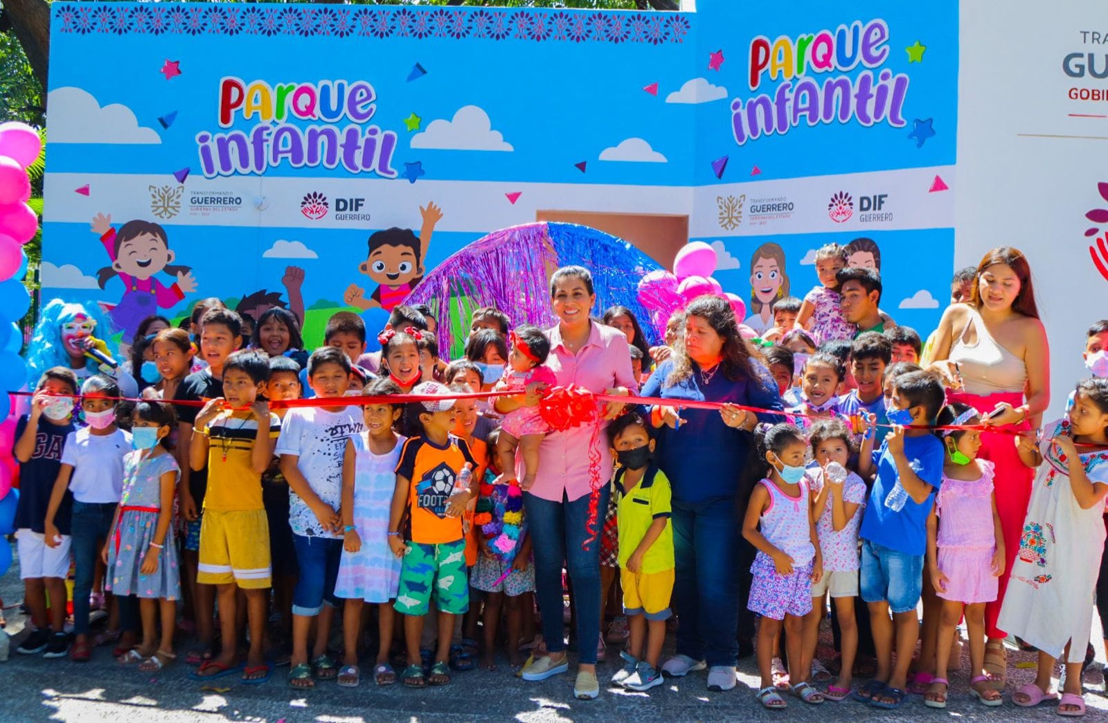 Liz Salgado Pineda reinaugura el parque infantil DIF en la colonia Renacimiento en Acapulco