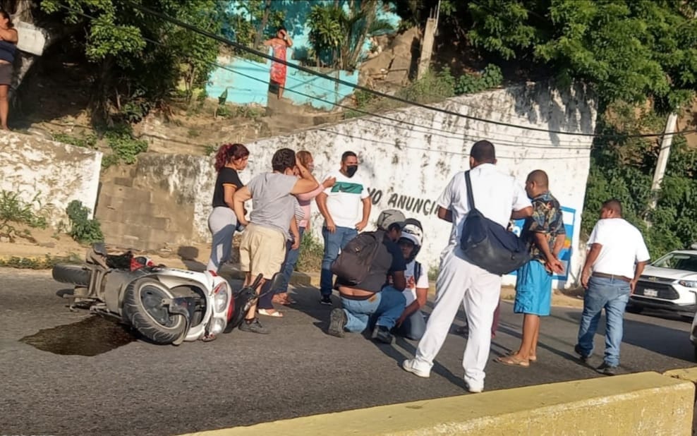 Camión urbano atropella a motociclista en la zona de la Tolva, en Acapulco