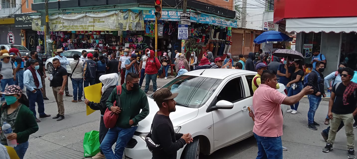 Bloquea CETEG dos avenidas del centro de Chilpancingo en su segundo día de la jornada de lucha