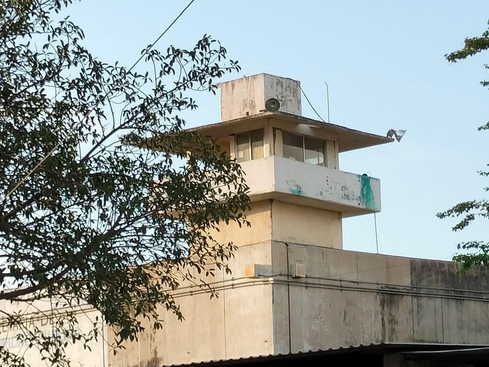 Policía estatal se suicida en CERESO de Acapulco