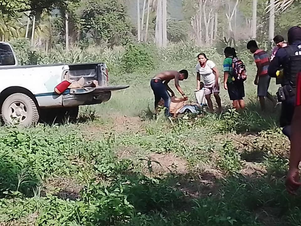 Asesinan con disparos a tres hombres en Coyuca de Benítez