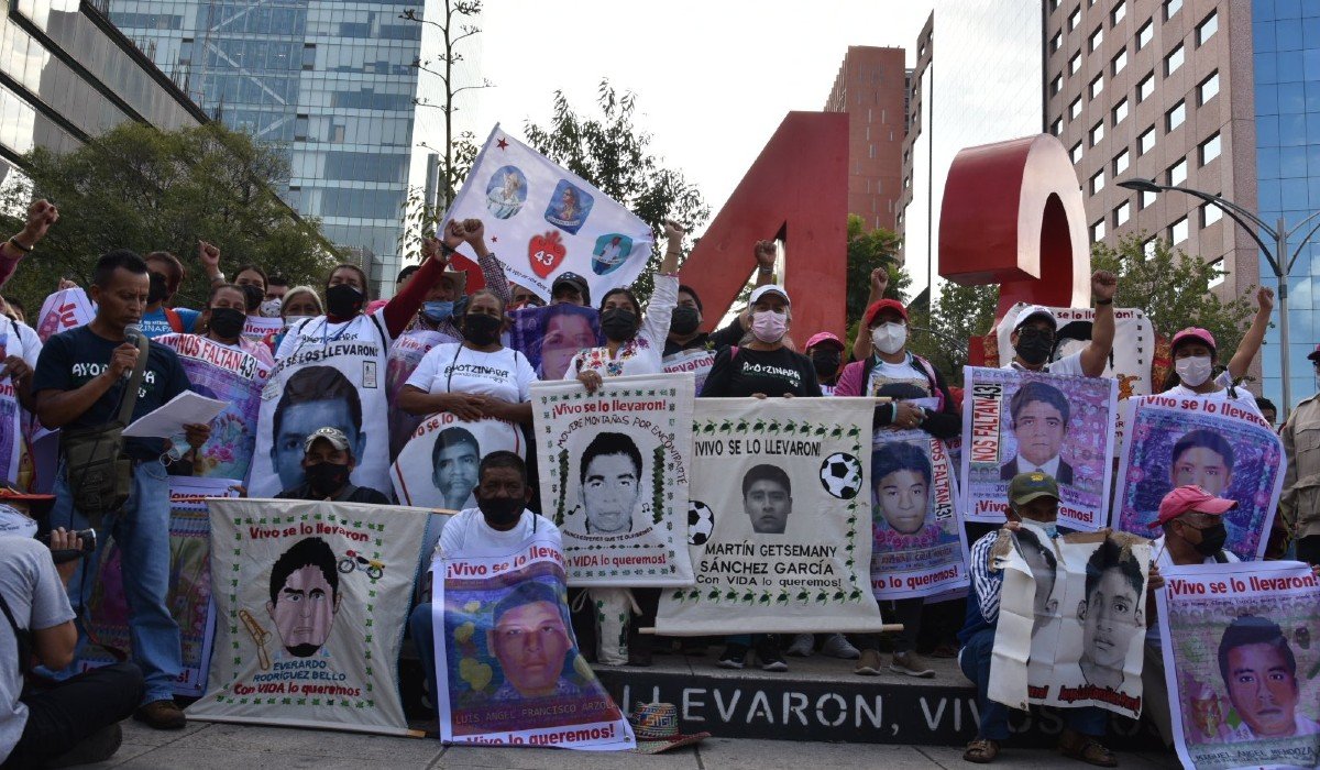 Sin indicios de que normalistas de Ayotzinapa estén con vida: SEGOB