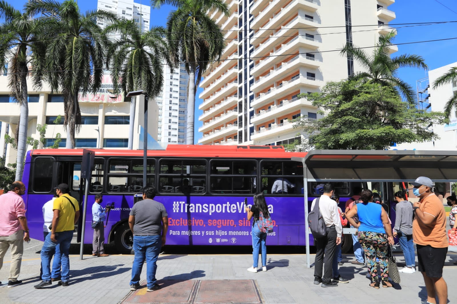 Supervisan el correcto funcionamiento del Transporte Violeta en el Acabús