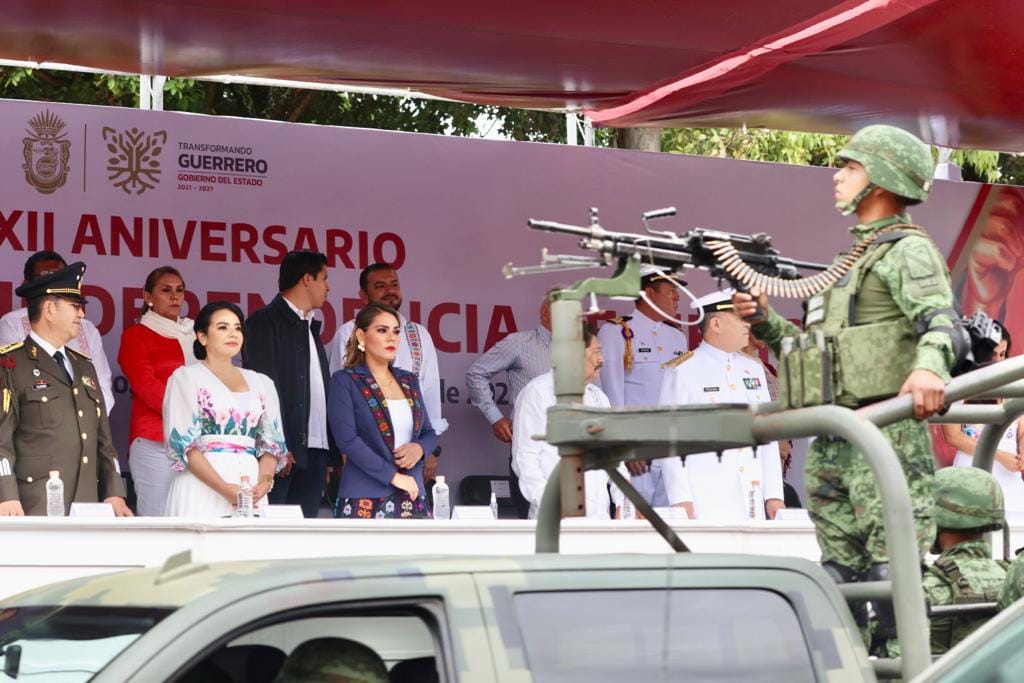 Encabeza la gobernadora ceremonia y desfile cívico por el 212 Aniversario del inicio de la Independencia de México en Chilpancingo