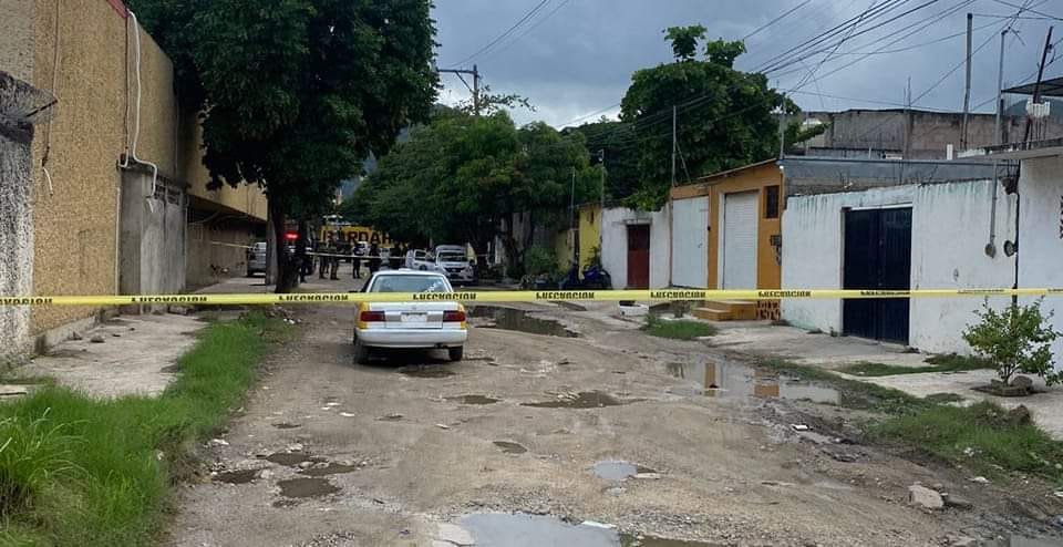 Asesinan a balazos a un taxista en la colonia Emiliano Zapata en Acapulco