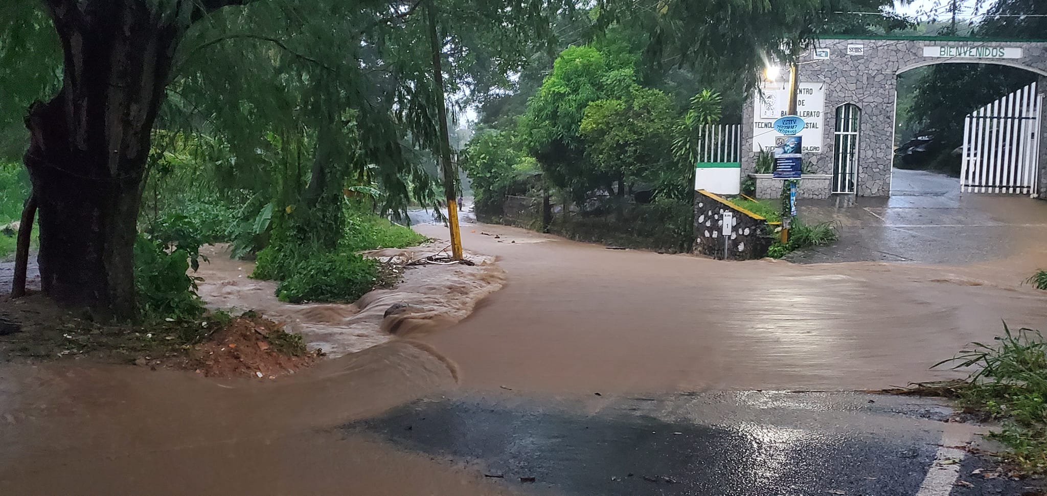 Tormenta local genera afectaciones en ocho viviendas en Juan R. Escudero