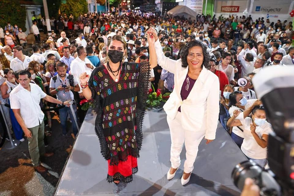 Asiste la gobernadora de Guerrero al Primer Informe de Gobierno de Abelina López Rodríguez