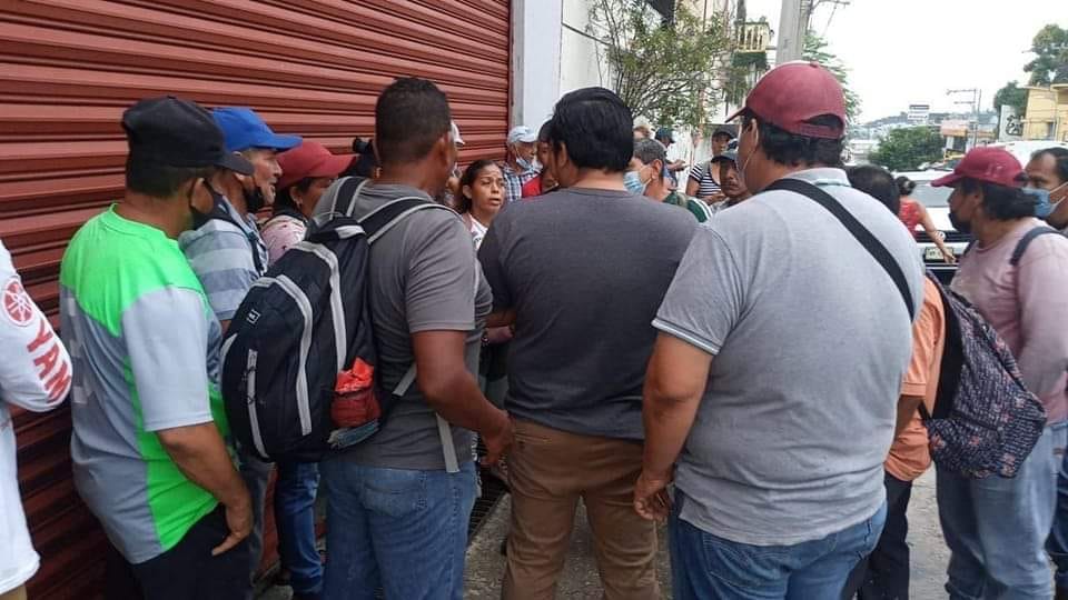 Protestan trabajadores de la Coordinación de Servicios Públicos en Acapulco