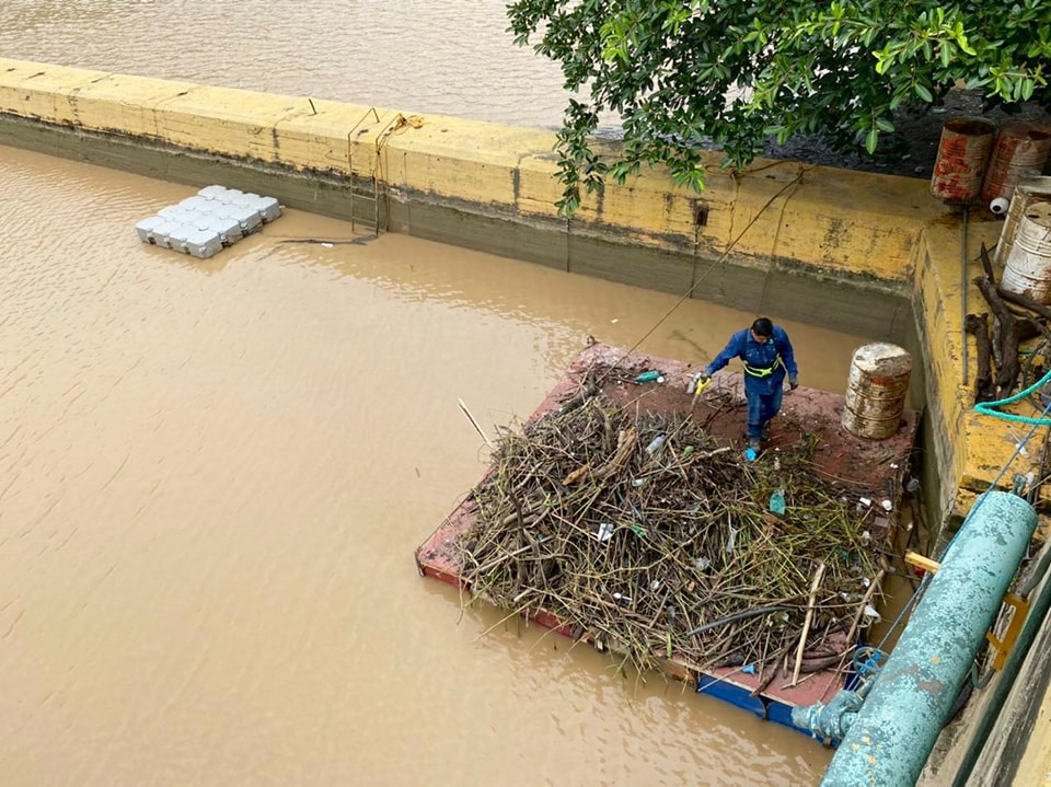 Arrastre de sólidos y basura de la presa La Venta provoca paro de equipos en Papagayo II Acapulco