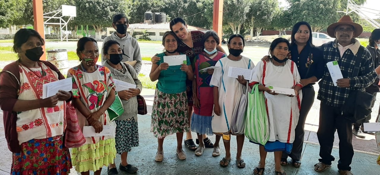 Entregan apoyos del Programa Pensión Guerrero a adultos mayores de la región Montaña