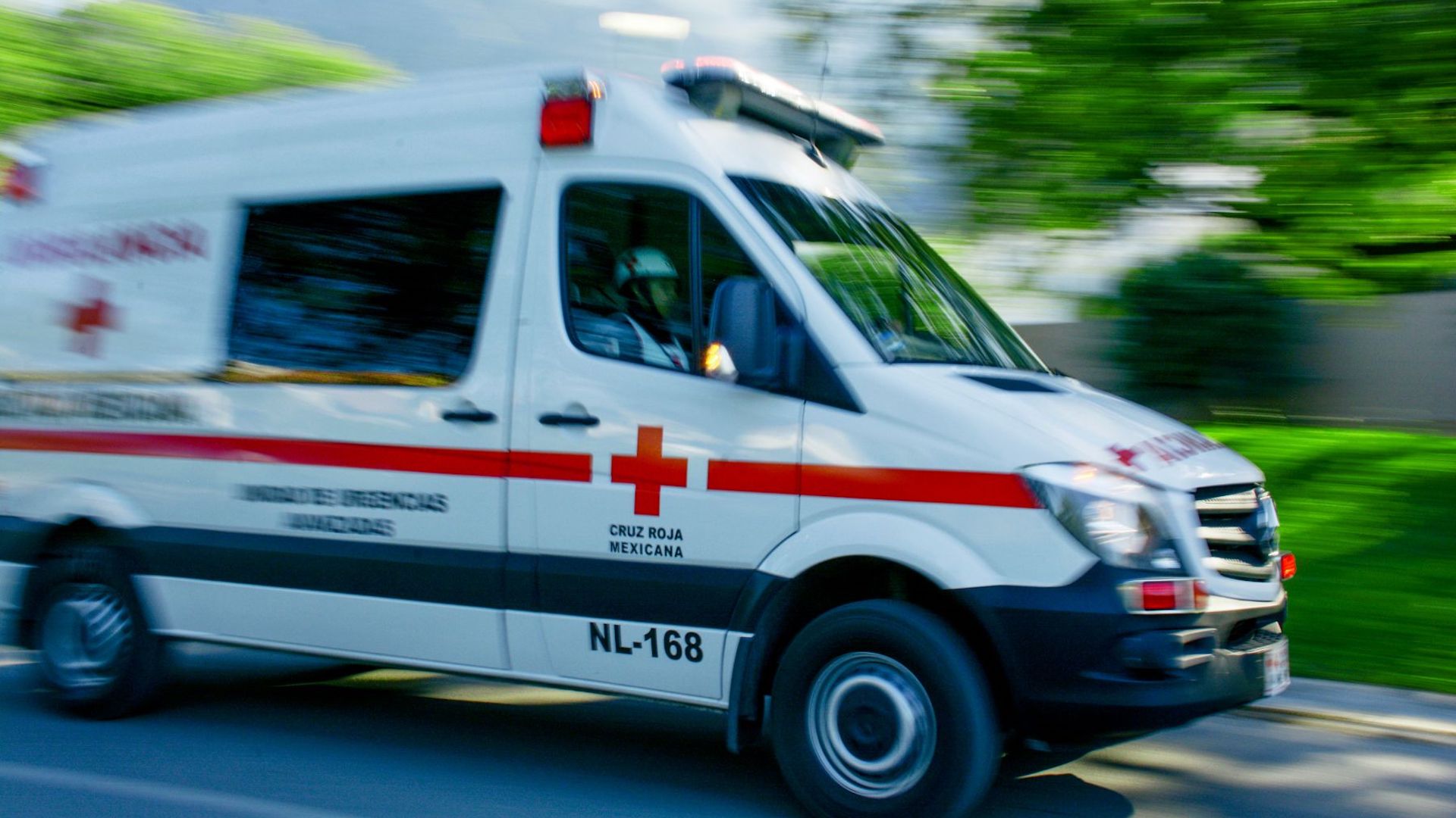 Derrapa un motociclista y acompañante en la Autopista del Sol, al norte de Chilpancingo