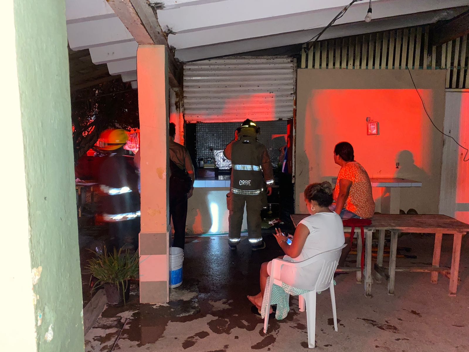 Incendio en restaurante en Puerto Marqués