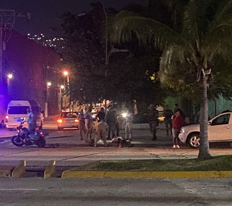 Asesinan a restaurantero Acapulqueño en plena Costera