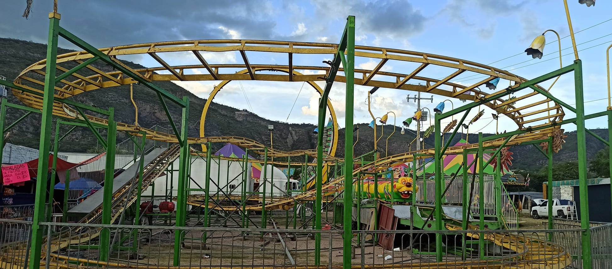 Muere mujer al caer de un juego mecánico en la feria de Tlapa en La Montaña de Guerrero