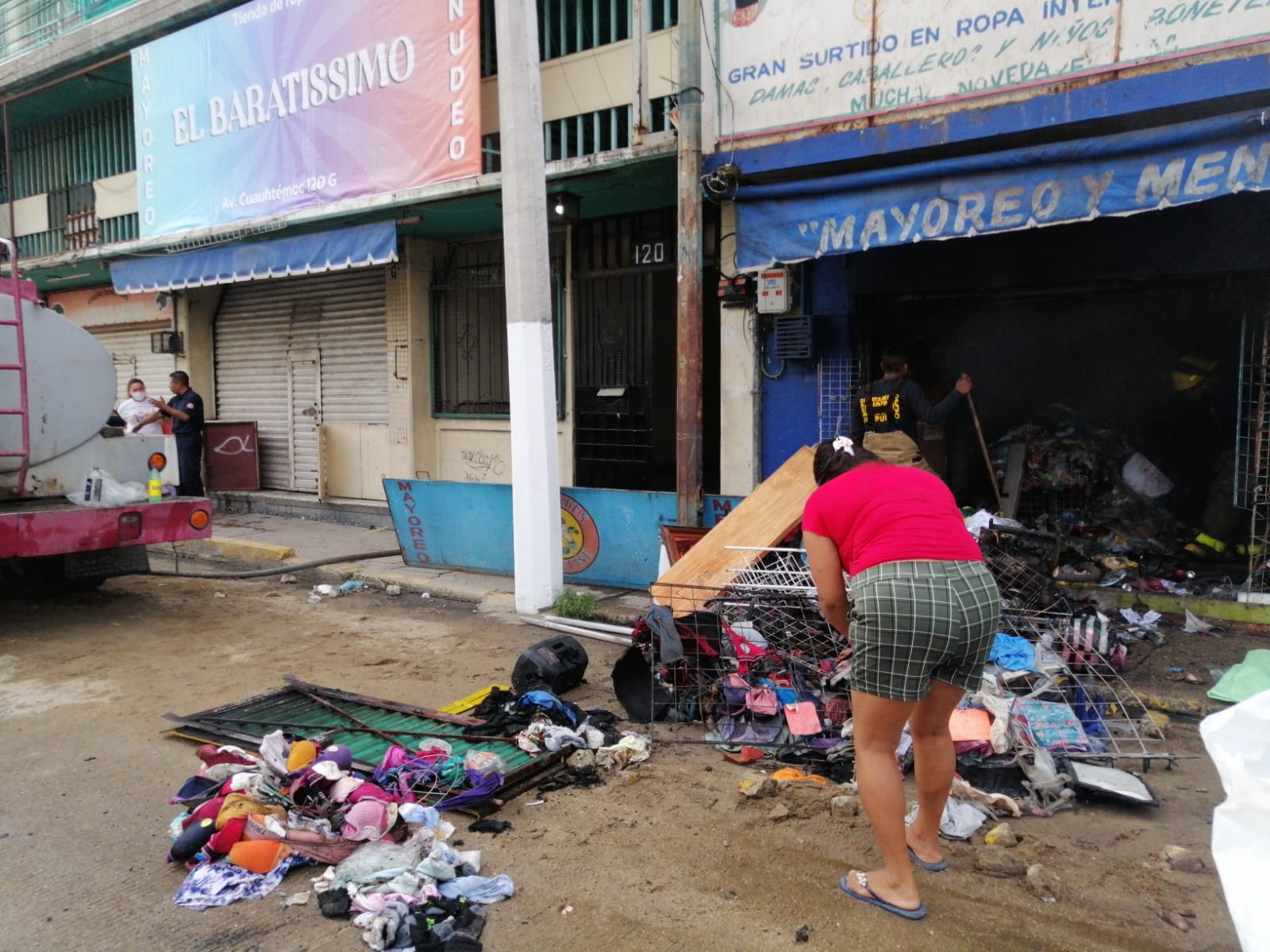 Se incendia un local de venta de ropa en la avenida Cuauhtémoc, en Acapulco