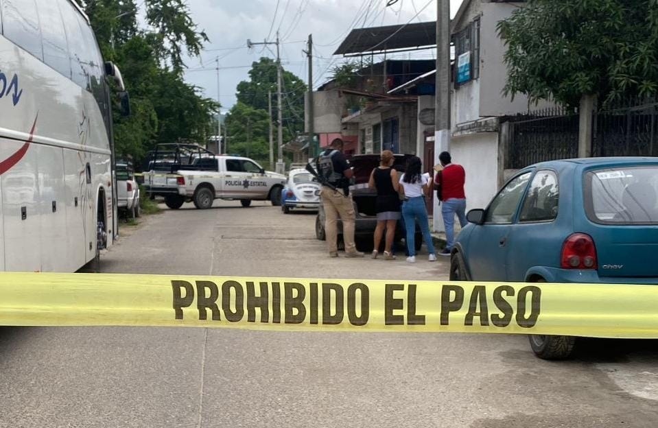 Dejan a un hombre asesinado adentro de vehículo en Ciudad Renacimiento en Acapulco