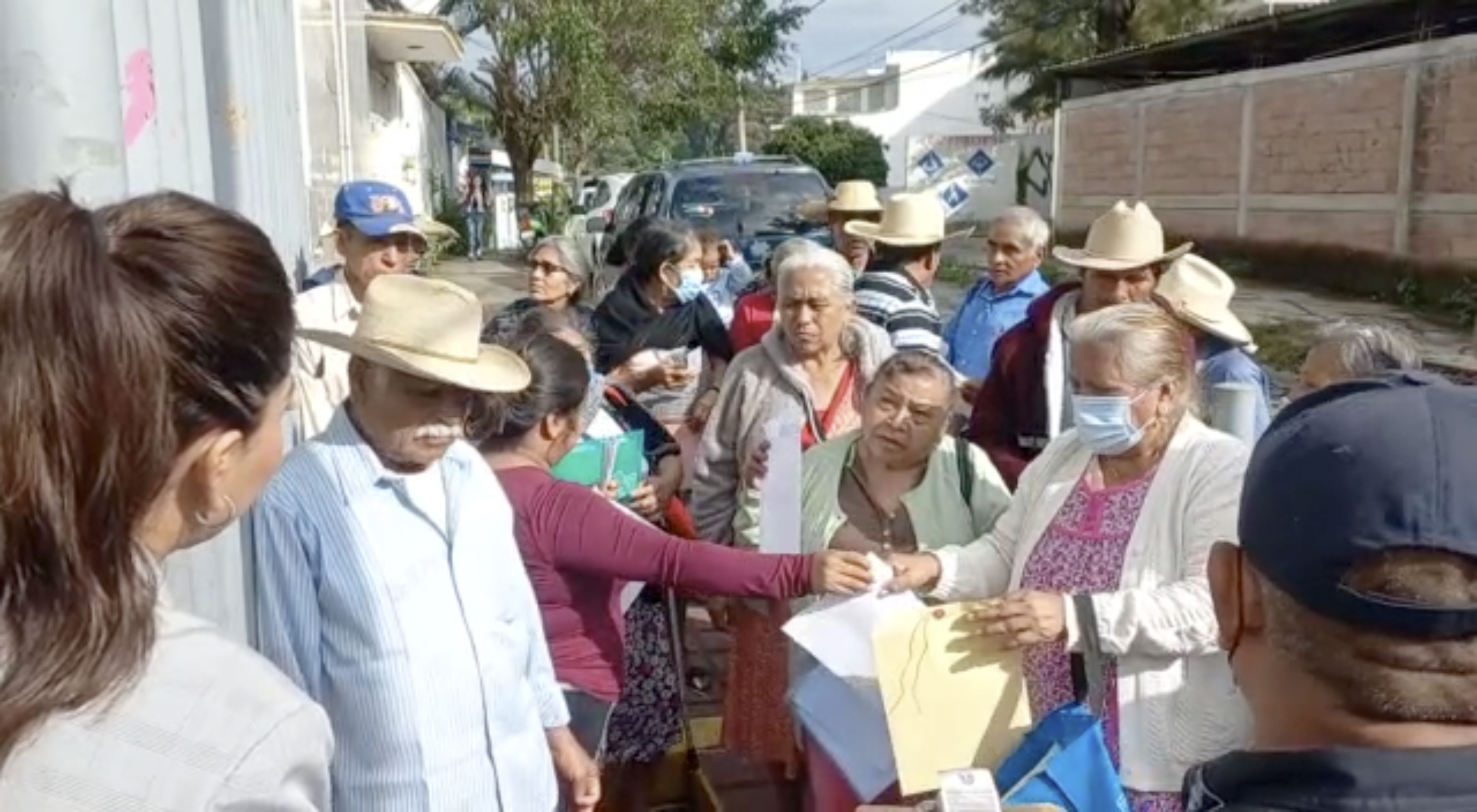 Protestan adultos mayores en Bienestar para exigir pagos de Pensión en Chilpancingo