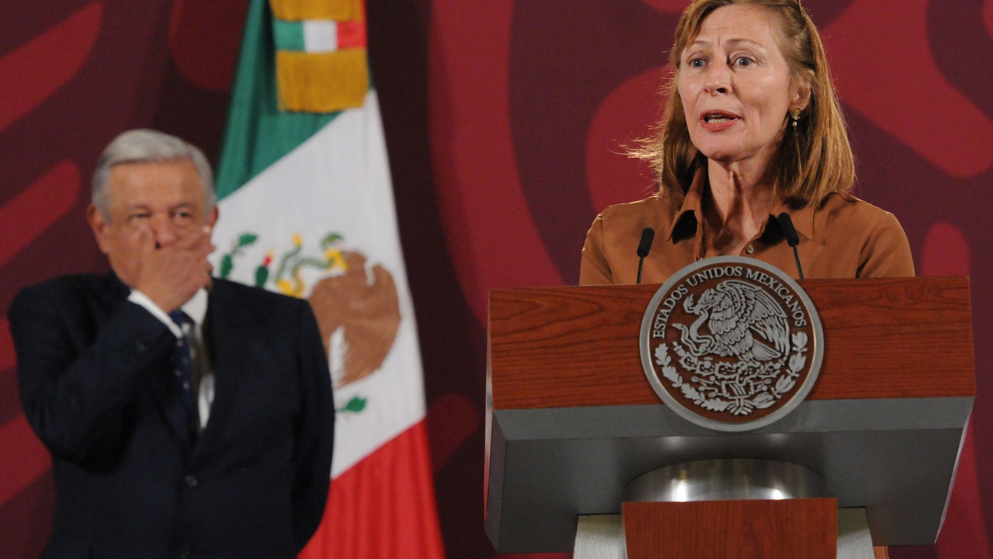 AMLO anuncia que Tatiana Clouthier dejará la Secretaría de Economía