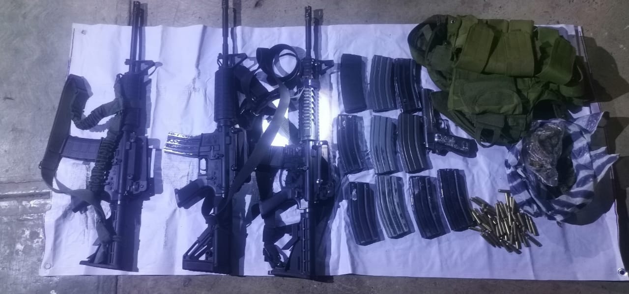 Aseguran la Policía Estatal y SEMAR armas, cargadores y cartuchos en el municipio de Apaxtla de Castrejón en Guerrero