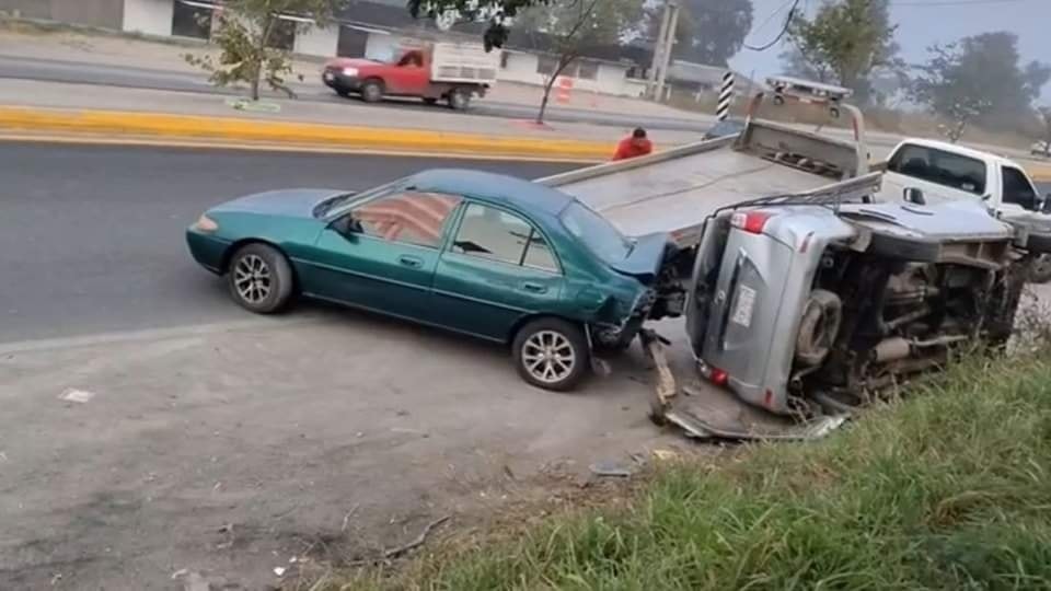 Se registra aparatoso choque en la carretera federal México-Acapulco en Chilpancingo