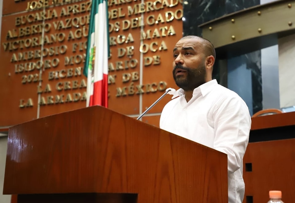 Comparece ante el Pleno del Congreso del Estado de Guerrero el titular de la Sagadegro