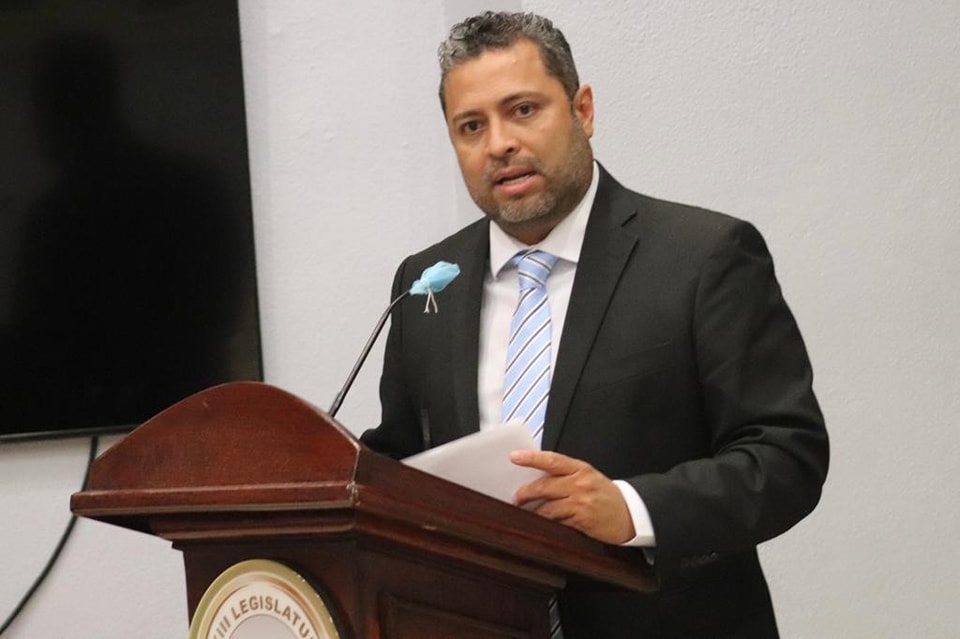 Comparece ante el Pleno del Congreso de Guerrero el titular de la SECTUR