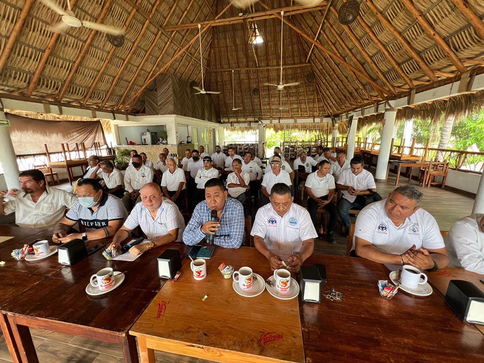 Advierten transportistas de Acapulco con subir al pasaje